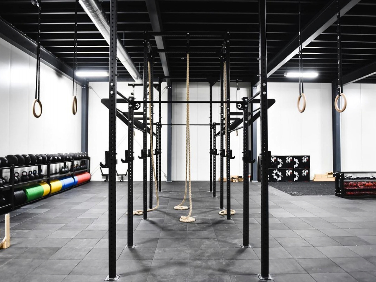 Curated visual reference: State Of The Art Gym Shoot Location Photo Inspiration