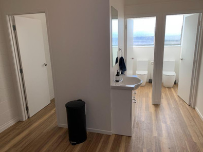 Kingsland shared office with Tech Startup image 8