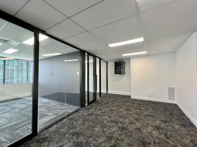 Prime Open Plan Suite on Queen For Lease image 3