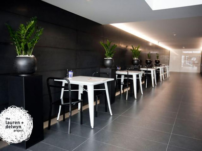 Como St Cafe - modern sleek space image 3