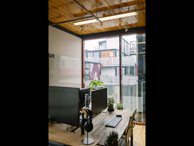 BOXed Quarter Deskspace Available Today image 7