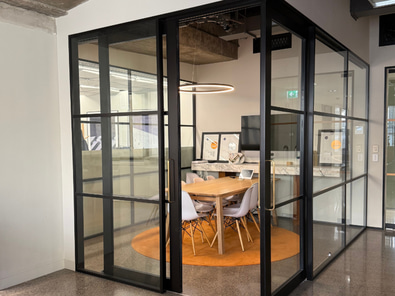 2–4 desk in premium Shortland St studio image 3