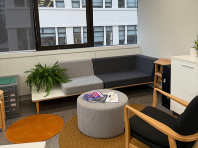 2–4 desk in premium Shortland St studio image 5