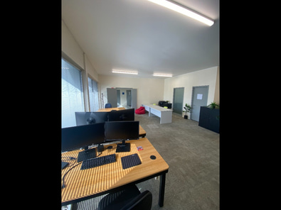ROSEDALE OFFICE UP TO 5 DESKS AVAILABLE image 3