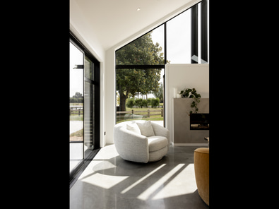Thornton residence - stunning shoot location image 5