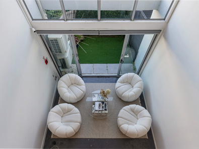 Light-Filled Fashion Studio & Showroom Space image 8