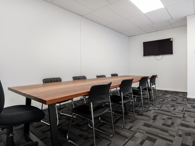 Street Front Corner Suite & Desk Spaces! image 3