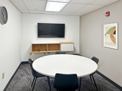 Large Private Offices Available HQ UrbanHub image 4