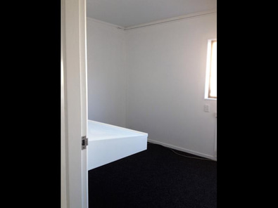 AFFORDABLE Shared office & yard space image 3