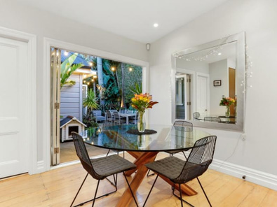 Exquisite Ponsonby villa with exotic garden image 8