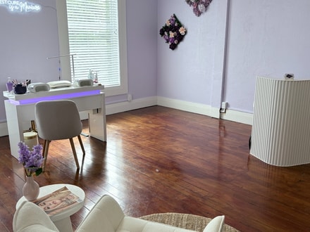 Boutique Nail Desk or Lash Station for Rent 