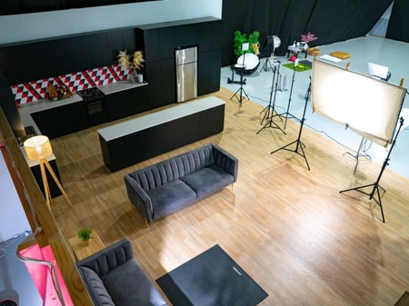 Expo Labs Studio: Living Room & Green Screen