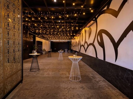 CUSTOM LANE Inner City Venue