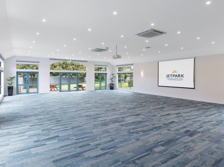 Hamilton Venue - Near the Airport