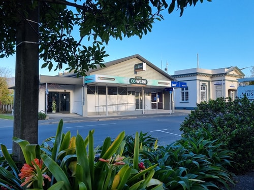 5-6 person meeting room in Golden Bay  