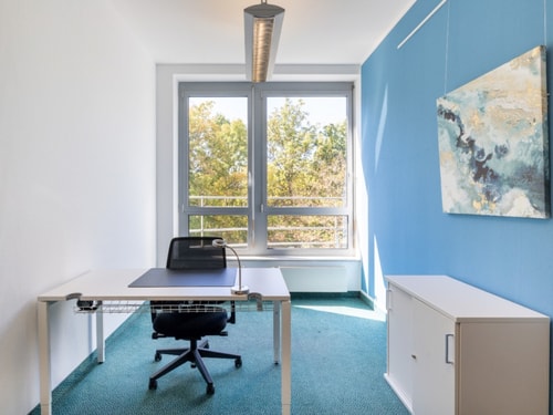 Small Private Office Space in HQ236 