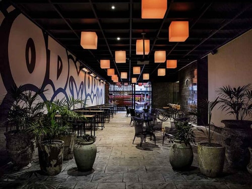 CUSTOM LANE Inner City Venue
