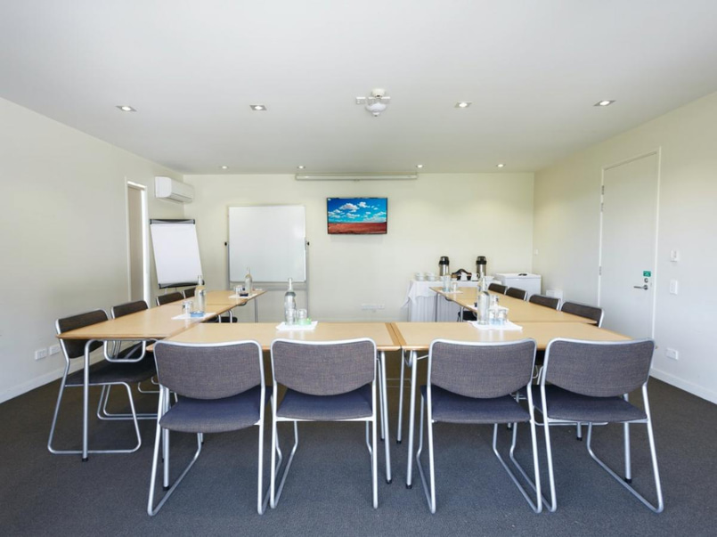 Contemporary Nelson City Meeting Room image 0