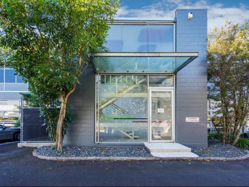 Spacious modern office  image 0
