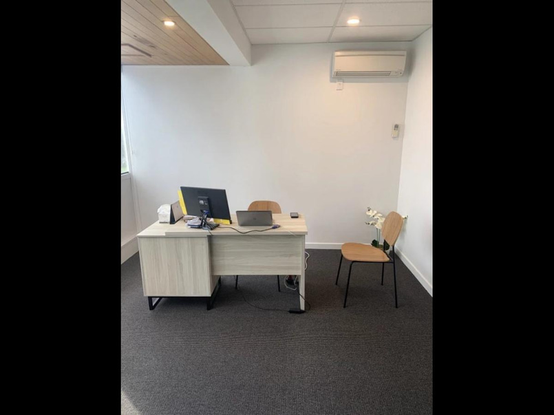 $150pw First Floor Clinic Rm/Office w carpark image 2