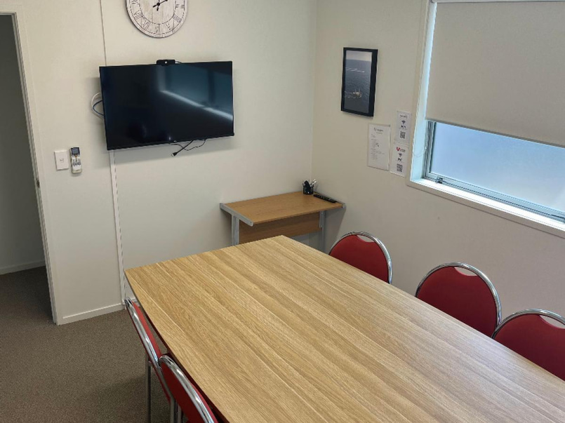 Tauranga Meeting Room for up to 8 people image 0