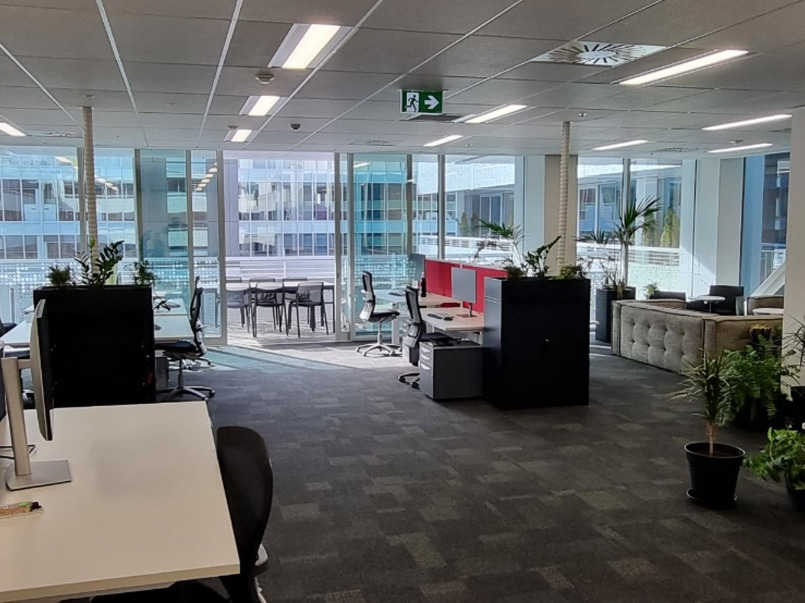 Desks for rent in prime CBD location image 0