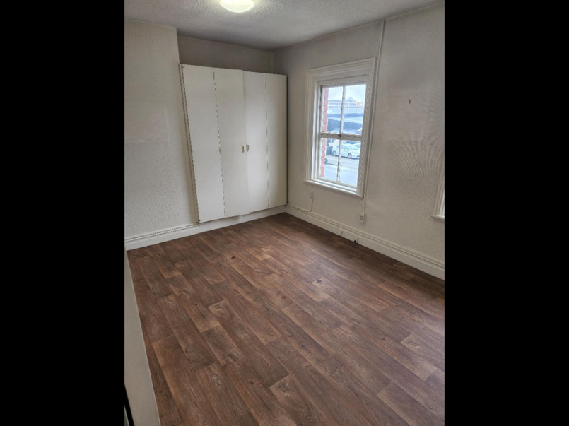 Office Room/Beauty Room image 0