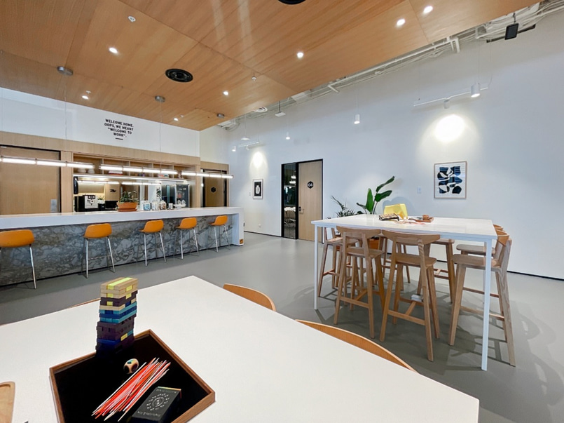 Beautifully Designed Large Office image 2