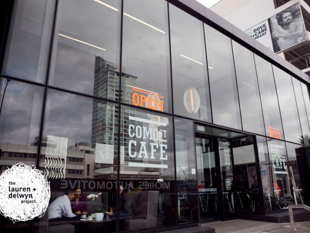 Como St Cafe - modern sleek space image 1