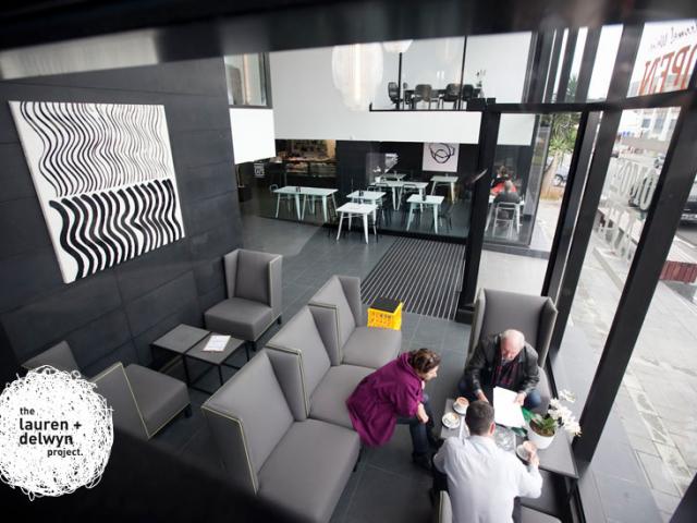 Como St Cafe - modern sleek space image 0