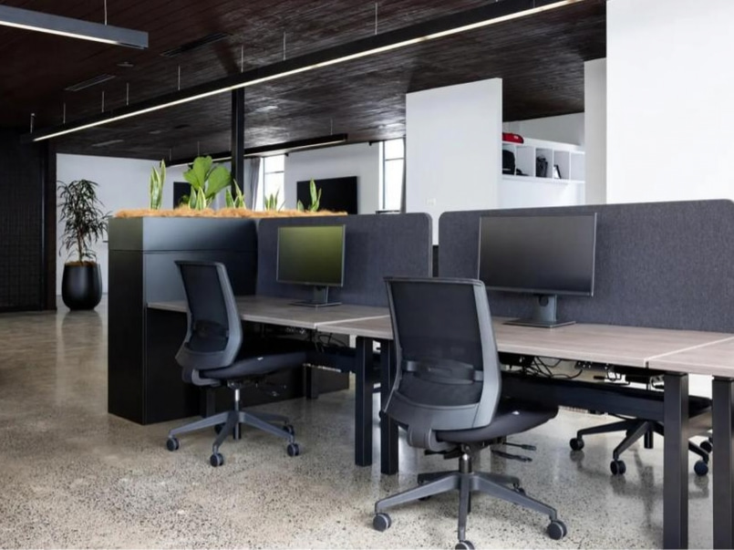 Office Desks for Rent in Prime CBD Location  image 1
