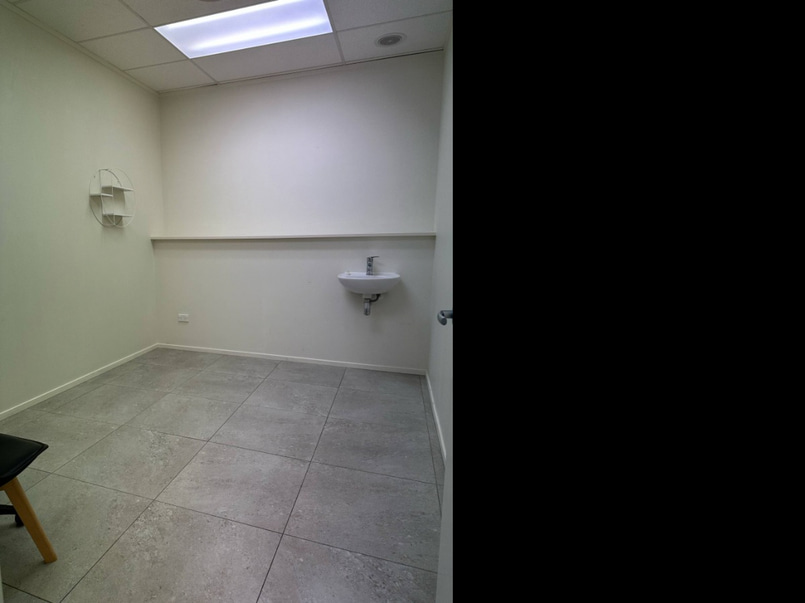 Room to rent in Beauty Salon  image 1