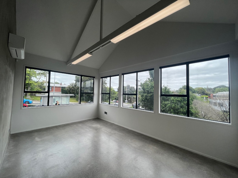 Desks for Rent in Private Office image 2