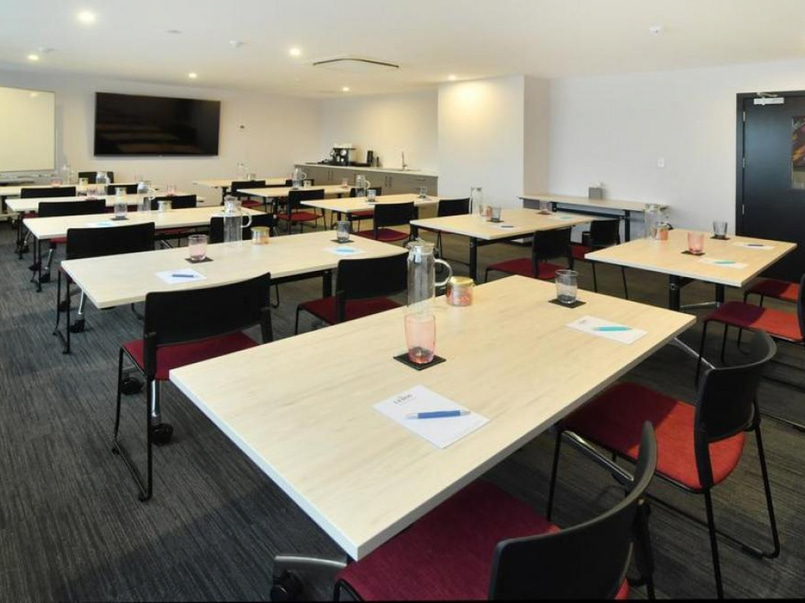 Marsden Suites Albany - Conference room image 1