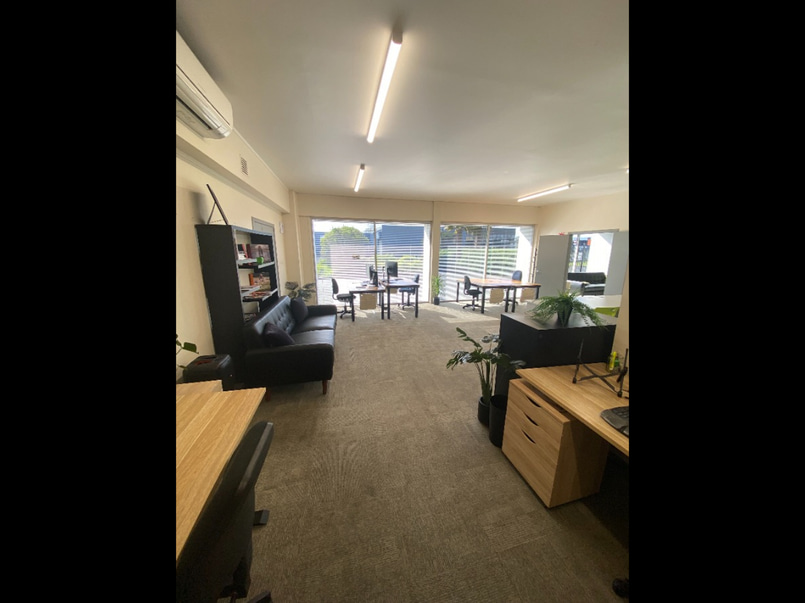 ROSEDALE OFFICE UP TO 5 DESKS AVAILABLE image 0