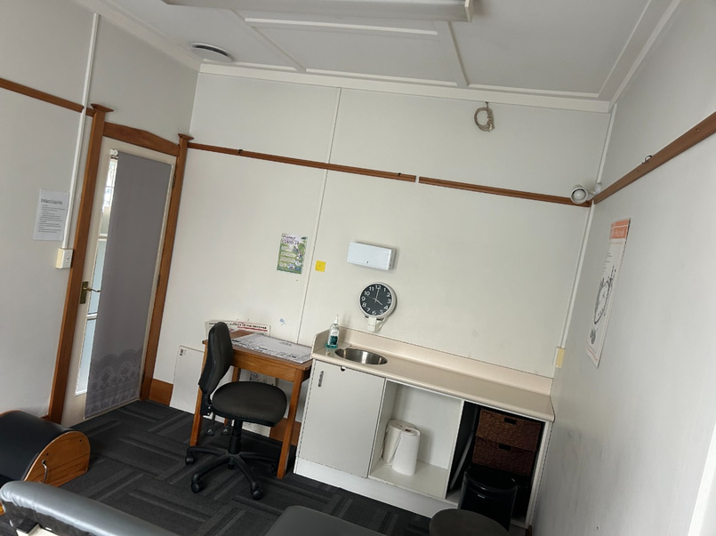 Professional Room Available for Rent image 1
