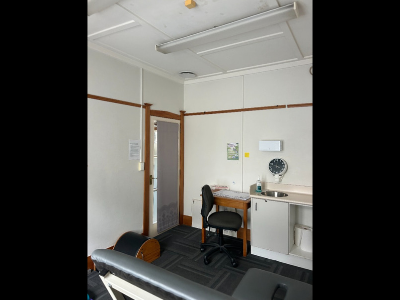 Professional Room Available for Rent image 2