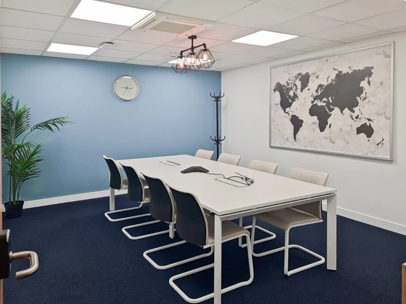 Small Private Office Space in HQ236  image 2