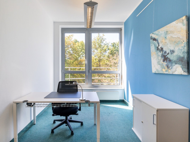 Small Private Office Space in HQ236  image 0