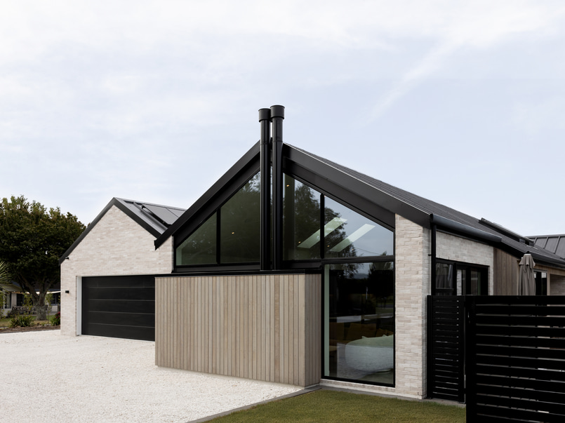 Thornton residence - stunning shoot location image 2