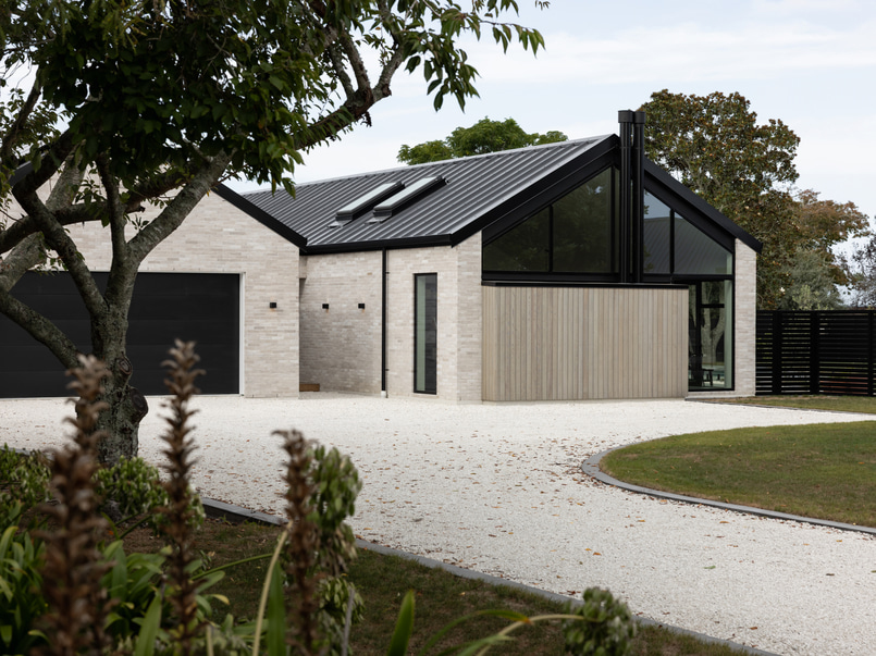 Thornton residence - stunning shoot location image 1
