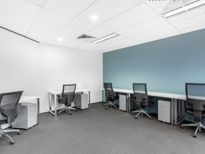 Regus Hamilton Medium Private Office image 2