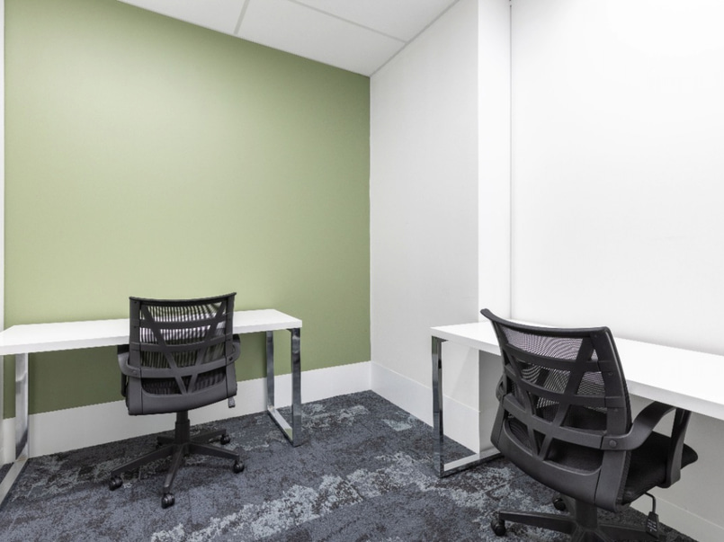 Regus Hamilton Medium Private Office image 1