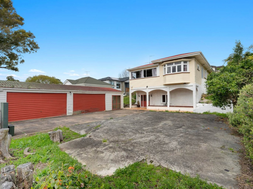 Extra large Garage space for storage/ parking image 2