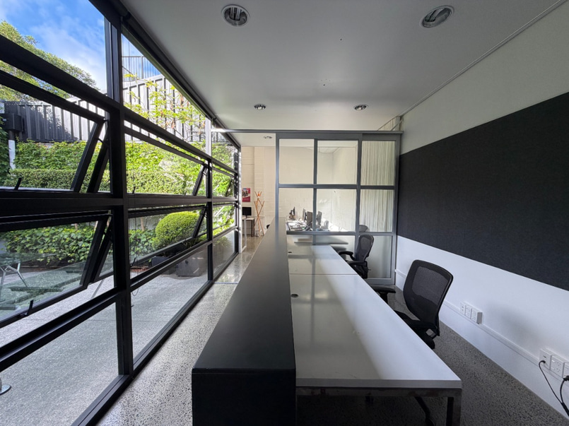 Multiple options for desk spaces available  image 0