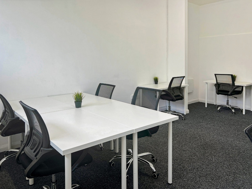 Large Private Offices Available HQ UrbanHub image 1