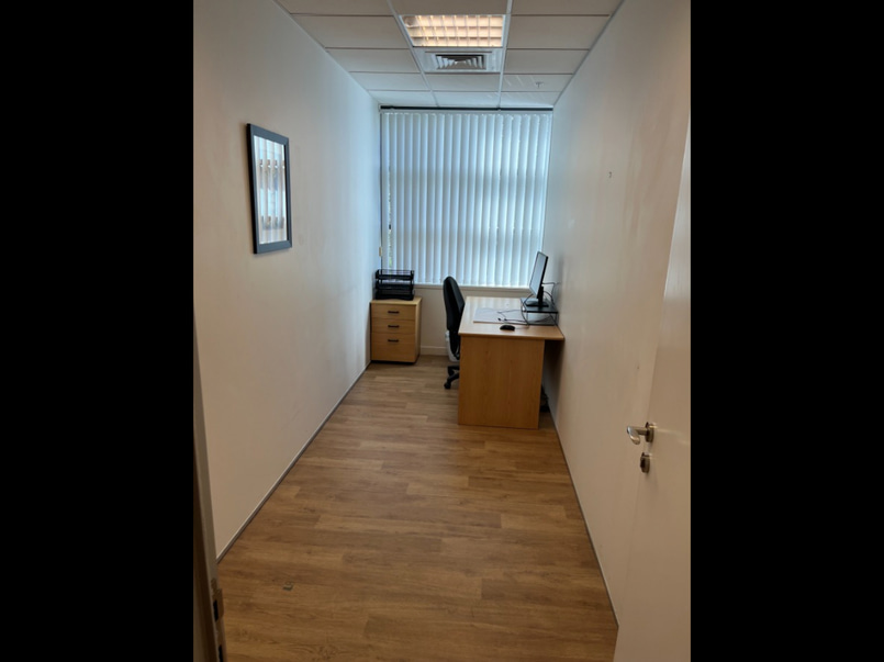 Shared office in Constellation Drive image 2