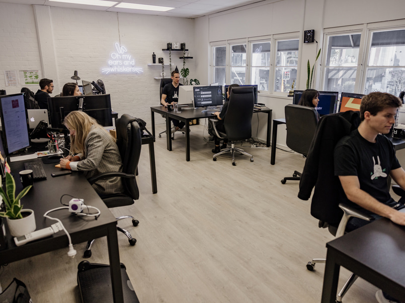 Large Desk • Open Plan • Meeting Room image 0