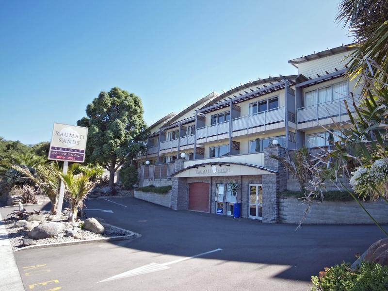 Raumati Sands Resort image 0