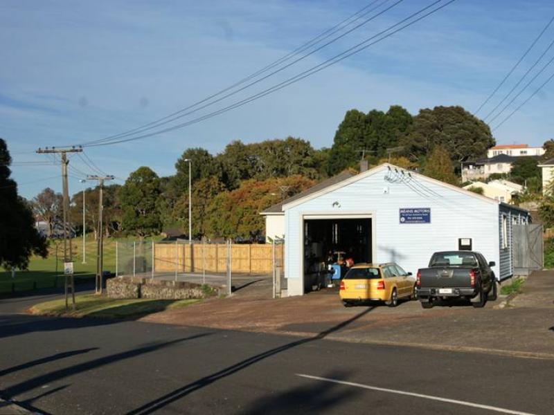 Shared workshop and office space with parking image 0